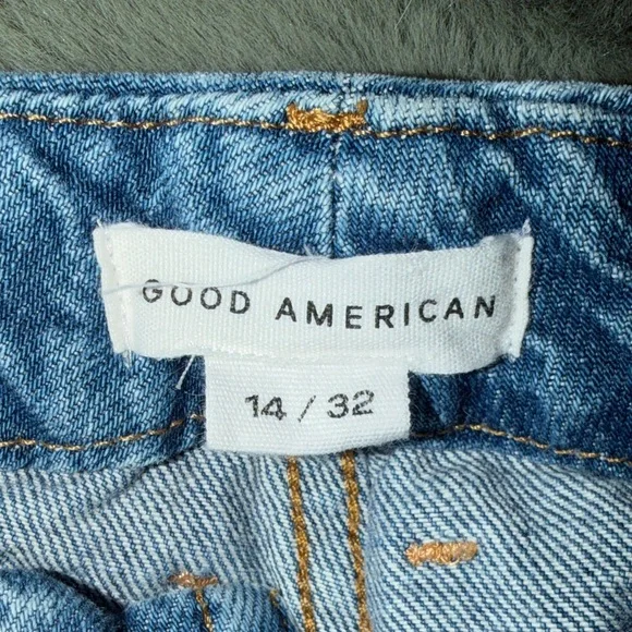 Good American Light Blue womens Relaxed Jeans, 32in inseam - Picture 3 of 5